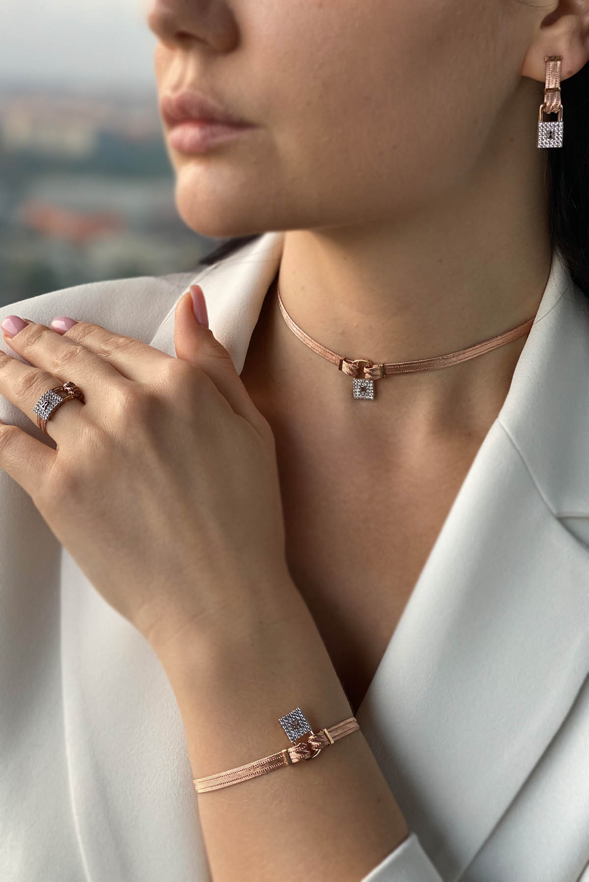 Altın Set Kilitli Choker 