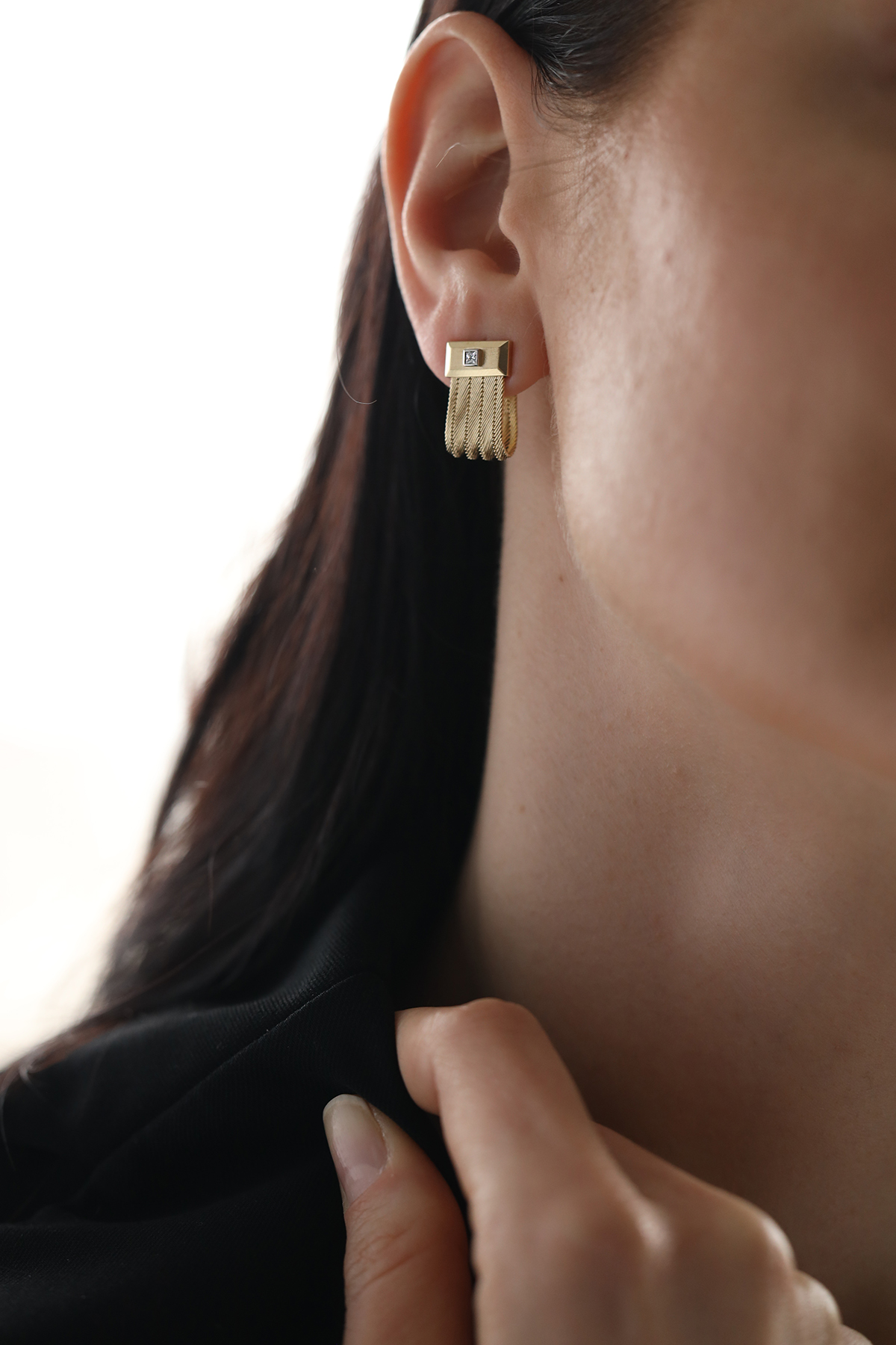  Pırlantalı Elegant Diamond Altın Küpe 5 Sıra Saten