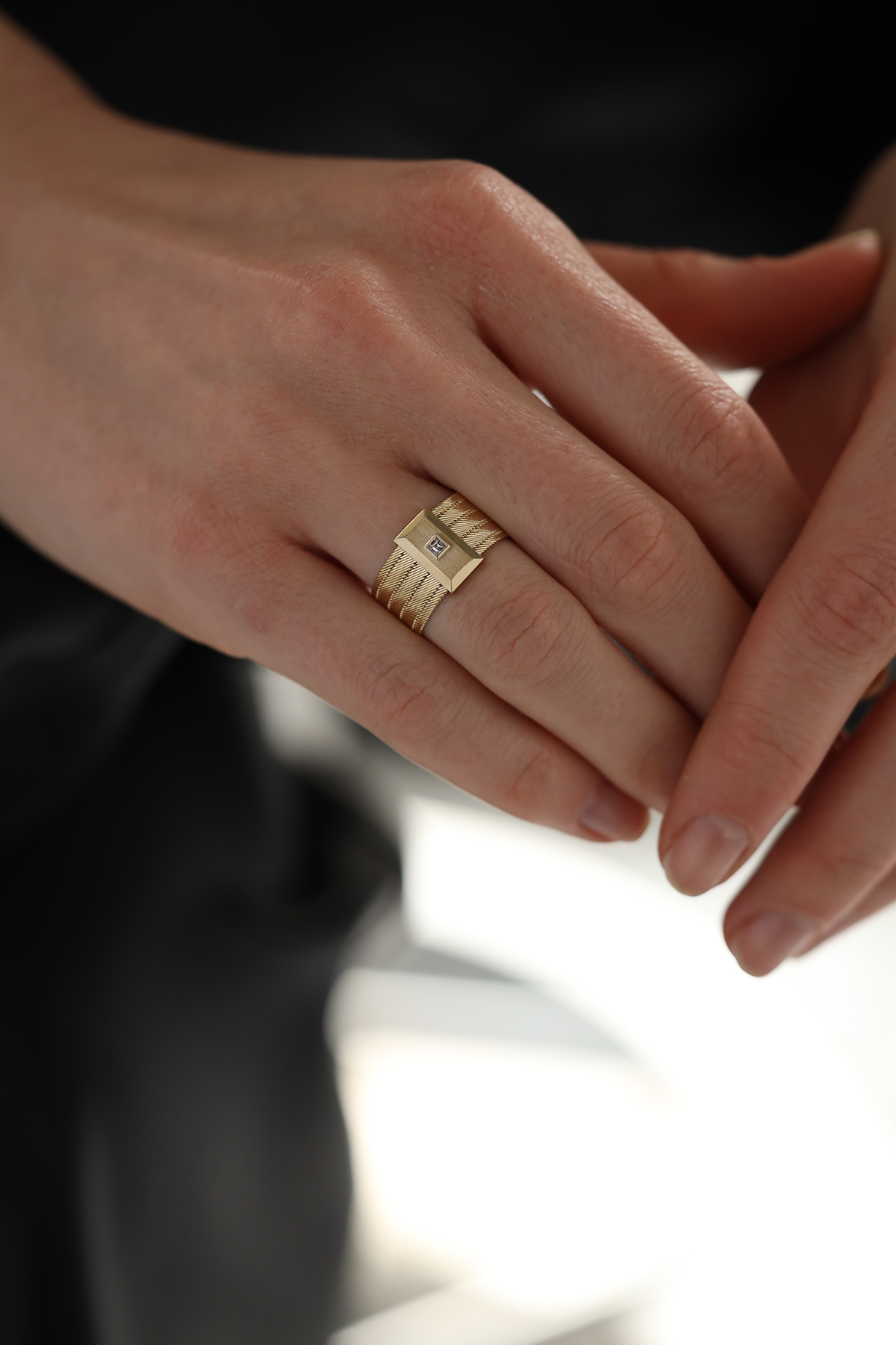  Pırlantalı Elegant Diamond Altın Yüzük 5 Sıra Saten